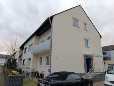 Geschmackvolle, modernisierte 4-Raum-Erdgeschosswohnung mit Balkon und EBK in Sankt Augustin