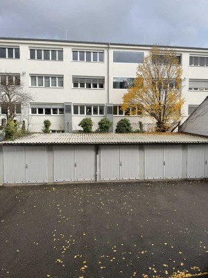 Gepflegte 4-Zimmer-Wohnung mit Balkon und EBK in Stuttgart