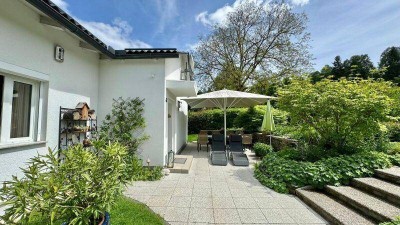 Velden am Wörthersee: gepflegter Bungalow (teilunterkellert) in sonniger Lage mit herrlichem Garten