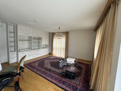 Betreutes Wohnen ab 65 Jahre in neuwertiger 2-Zi- Whg mit Aufzug, EBK, Balkon, Garage in Bittenfeld