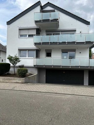 Sehr schöne ruhige Dachwohnung in der 3 Etage in WO - Herrnsheim -Am Kirschberg- ( Schlosspark)