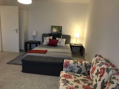 Ready to live: Sanierte 2-Zimmer-Erdgeschosswohnung mit 2 Balkon in Taufkirchen, München