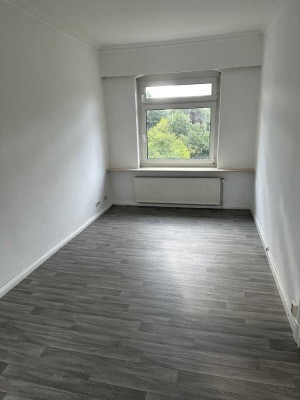 Vollständig renovierte 2,5-Raum-Wohnung mit Einbauküche in Preetz