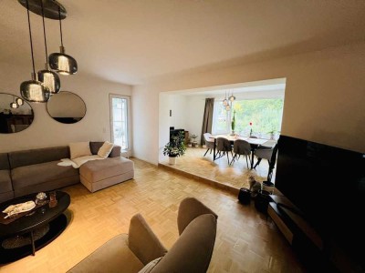 Wunderschöne ruhige, helle 4 Zimmerwohnung mit riesem Balkon und Blick ins Grüne
