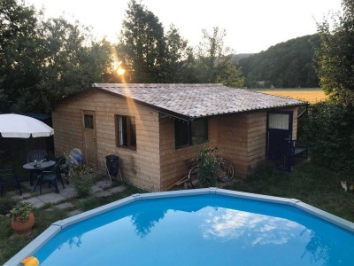 Winterfestes Tiny House mit großem Pool auf Pachtgrund in Hainfeld zu vergeben.