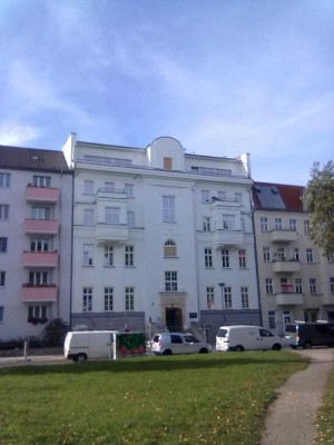 Wunderschöne 3-Zi-Altbau-Wohnung mit Wasserblick