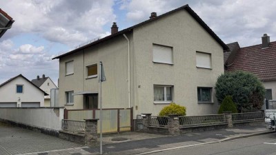 Geräumiges, preiswertes und gepflegtes 8-Raum-Ein- bis Zweifamilienhaus in Forst/Baden