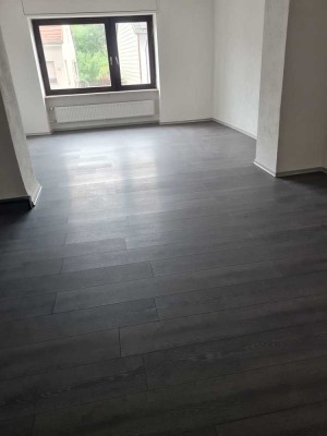renovierte 3-Zimmer-Erdgeschosswohnung in Schwalbach im Zweifamilienhaus, separater Eingang
