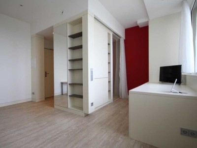 Olympia Tower: Exklusives vollmöbliertes Apartment mit Concierge und weitem Blick