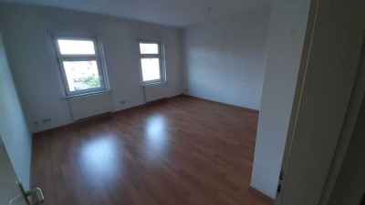Renovierte 2-Raum-Wohnung mit EBK und Balkon in Leipzig/ Knautkleeberg