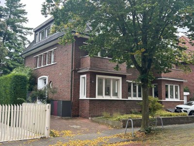 Exklusive Altbauwohnung mit großem Gartenbalkon in Münsters beliebter Hittorfstraße