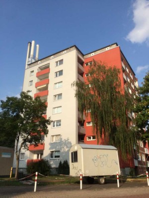 Exklusive, sanierte 2-Zimmer-Wohnung mit Balkon-Blick ins Grüne zentral in Achim.