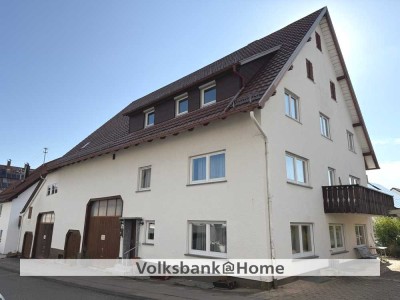 Großzügiges Wohnhaus mit großer Scheune