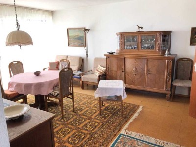 3 1/2-ZIMMER-WOHNUNG MIT WINTERGARTEN UND TG-PLATZ