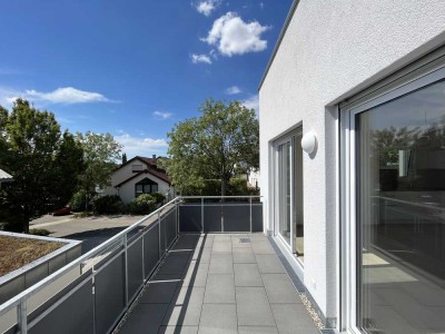 Exklusive, neuwertige 3,5-Raum-EG-Wohnung mit geh. Innenausstattung mit Balkon und EBK in Neckarsulm
