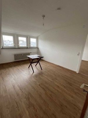 2 Zimmer DG Wohnung