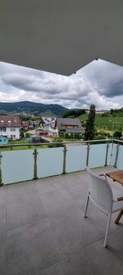 Schöne, helle und neuwertige Wohnung mit drei Zimmern, Bad und Balkon in Oberkirch-Butschbach