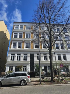 *Wohnen in Eimsbüttel*3-Zimmer-Wohnung im Stuckaltbau*Sanierungsbedürftig*
