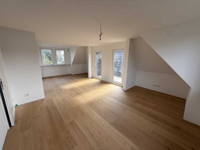 Frisch saniert: 3 Zimmer mit Balkon + Hobbyraum