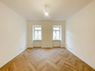 ERSTBEZUG: wunderschöne generalsanierte Altbauwohnung mit separater Küche