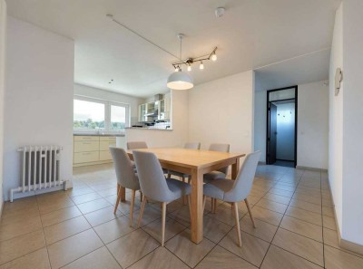 Barrierefreie, seniorengerechte Wohnung mit Aufzug, Balkon und Einzelgarage in Aussichtslage