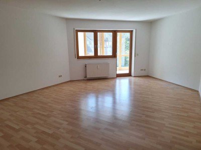 Freie 2-Zimmer-Wohnung mit Wintergarten und 2 TG-Stellplätze