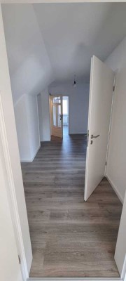 Frisch renovierte 3-Zimmer-Wohnung mit Einbauküche und Garage