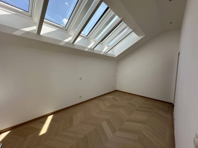 1. Bezirk: 3 Zimmer-DG-Wohnung mit zwei Balkonen und Terrasse