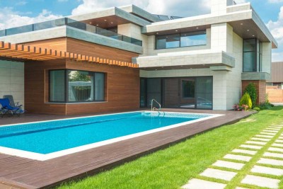 Moderne Villa mit ca. 472 m² Wohnfläche, Aufzug, Garten & Pool in Bestlage.