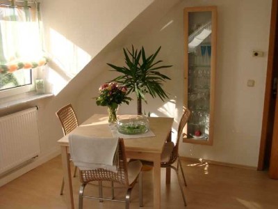 Schöne Dachgeschosswohnung mit hochwertiger Einbauküche