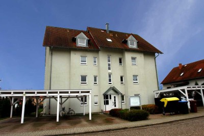 Helle 3-Zimmer-Wohnung mit Balkon und Carport