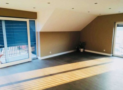 Exklusive, neuwertige 4-Zimmer-Wohnung mit Einbauküche & Stellplatz