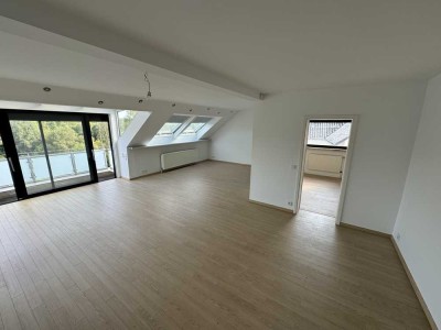 Schöne und modernisierte 4,5-Zimmer-Maisonette-Wohnung mit geh. Innenausstattung mit Balkon