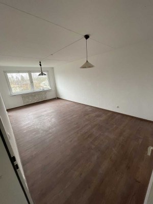 Charmante 2-Zimmer-Wohnung mit Balkon, Einbauküche & Stellplatz in ruhiger Lage von Neumünster