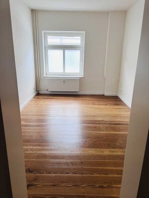 WG-Zimmer in schönem Altbau