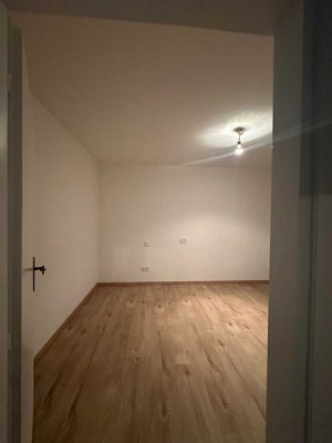 Erstbezug nach Sanierung mit Balkon: stilvolle 2-Zimmer-Wohnung in Gilching