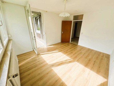 **schön helle 3,5 Zimmer EG Wohnung mit 2 Balkone und Stellplatz in Backnang zu verkaufen**