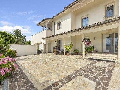 Toskana-Villa inklusive drei Bauparzellen – mediterranes Flair &amp; Potenzial