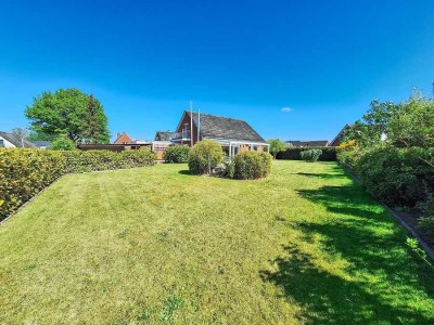 Fußläufig zum Strand! Modernisiertes Einfamilienhaus auf weitläufigem Sonnen-Grundstück in Grömitz!