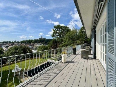 Wohnen vom Feinsten: Repräsentatives Anwesen mit viel Privatsphäre und großem Panorama