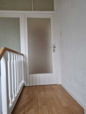 Charmante 4-5 Zimmer Dachgeschosswohnung in Arheilgen mit Balkon und Garage. Bitte die Anzeige lesen