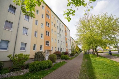 2 Zimmer, in Leinefelde, 2. OG mit Balkon zur SelbstRenovierung