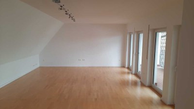 Freundliche 5,5-Zimmer-Dachgeschosswohnung mit geh. Ausstattung, 2 Balkonen und EBK in Neuhofen