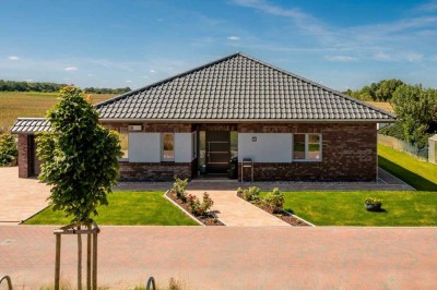 Großzügiges Wohnen auf einer Ebene – moderner Elbe-Haus®-Bungalow mit 5 Zimmern und hochwertiger Aus