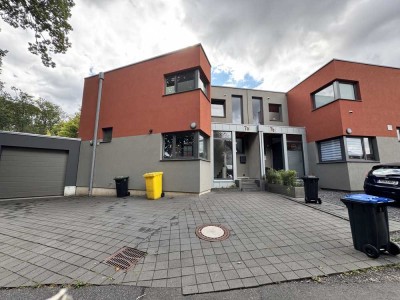 Gepflegtes Haus mit fünf Zimmern und EBK in Roetgen