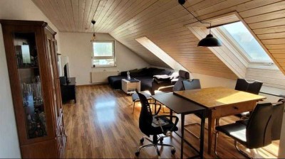 3,5-Zimmer helle Dachgeschoss Wohnung/ SOFORT bezugsfrei /Klimaanlage/ Neubauküche/ Loggia