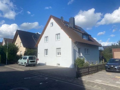 Saniertes sonniges Zweifam.haus auch als Einfam.haus sehr gut zu nutzen .