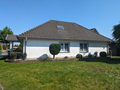 *** Geräumiger Winkelbungalow mit Garage, Kamin und Wintergarten *** !