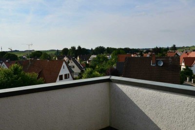 Provisionsfrei & zwei Balkone nach West & Südwest! Große modernisierte 3,5-Zimmer-Maisonettewohnung!
