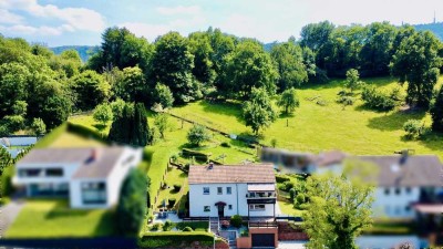 BESTE AUSSICHTEN: Wärmegedämmtes und top gepflegtes 1- bis 2FH in oberster Hanglage